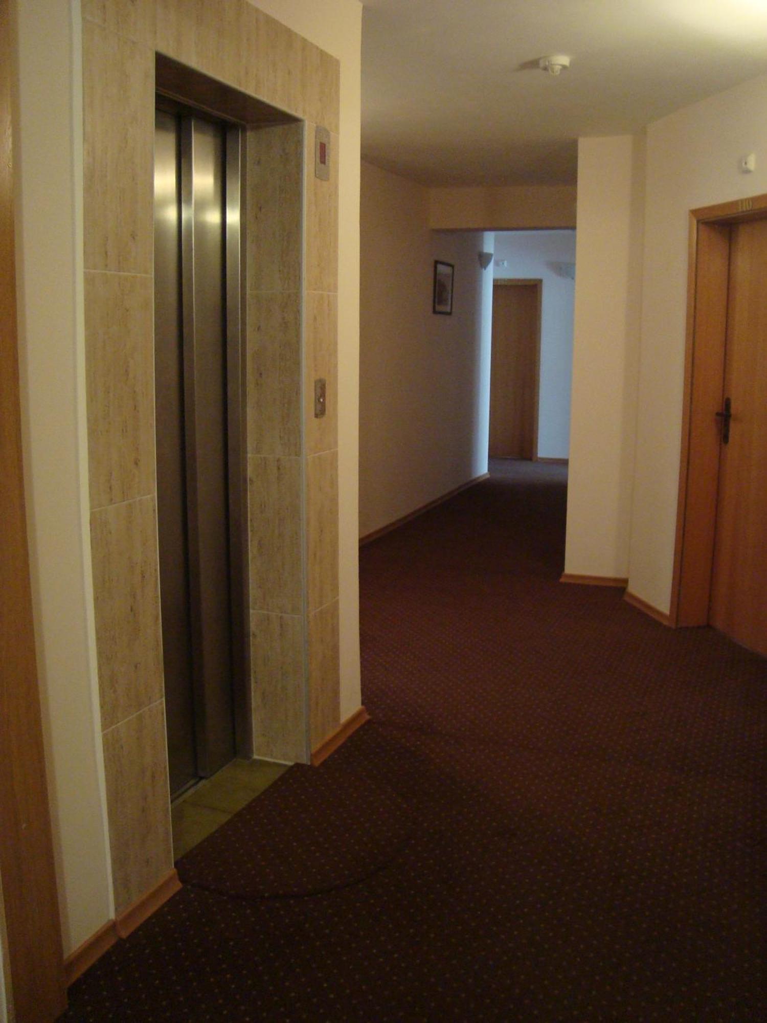Hotel Astra Ravda Eksteriør billede